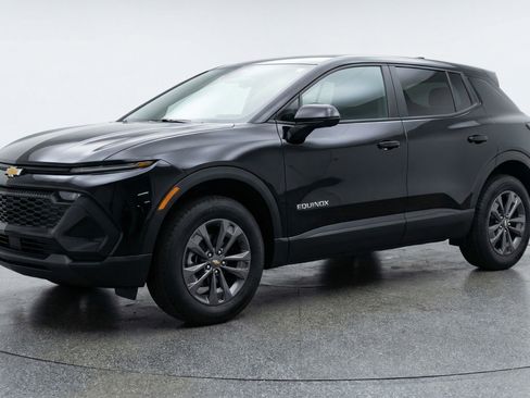 Used 2025 Chevrolet Equinox LT image 3