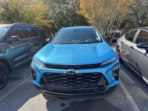 Used 2025 Chevrolet Trax ACTIV w/ Driver Confidence Package image 2