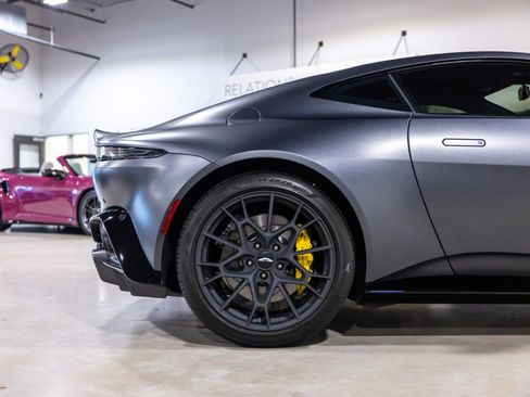Used 2022 Aston Martin V8 Vantage Coupe RWD image 24