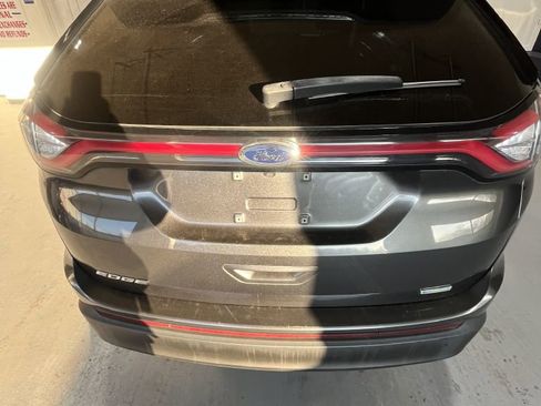 Used 2017 Ford Edge SE image 4