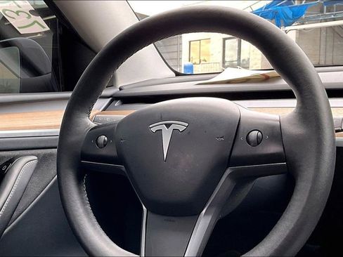 Used 2024 Tesla Model Y Long Range AWD/4WD image 13