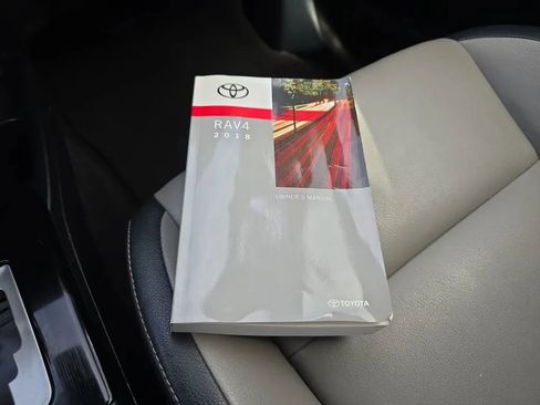 Used 2018 Toyota RAV4 Limited image 38