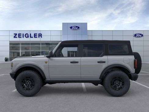 New 2026 Ford Bronco Badlands AWD/4WD image 3