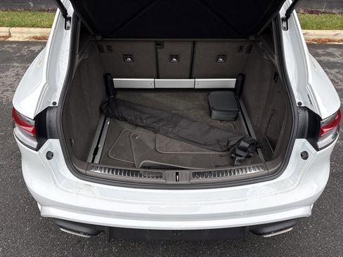 Certified 2025 Porsche Macan image 40