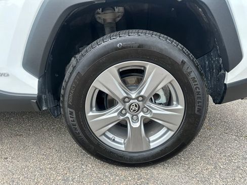 Used 2024 Toyota RAV4 LE AWD/4WD image 15