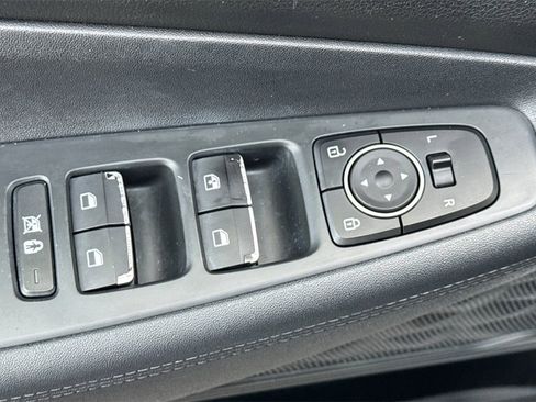 Used 2019 Hyundai Santa Fe SE image 15