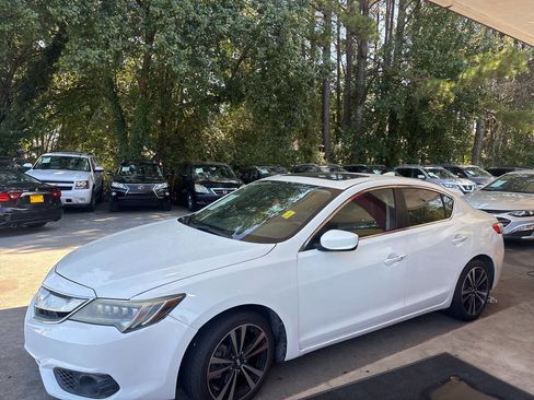 Used 2017 Acura ILX image 2