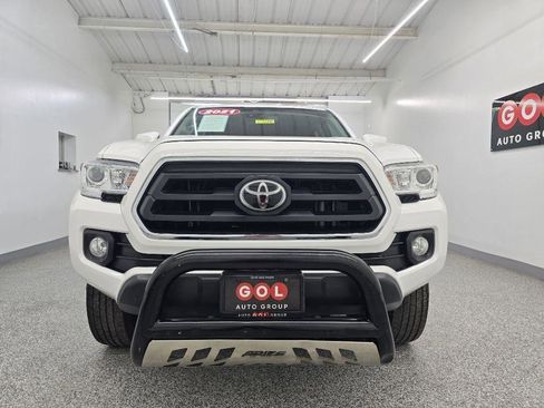 Used 2021 Toyota Tacoma SR5 RWD image 2