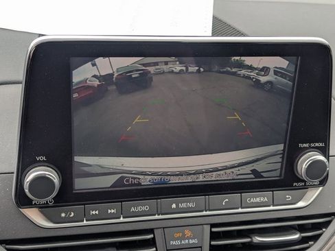 Used 2024 Nissan Altima 2.5 SV image 15