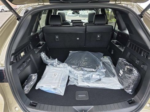 New 2025 MAZDA CX-70 Plug-In Hybrid w/ Premium Plus image 11