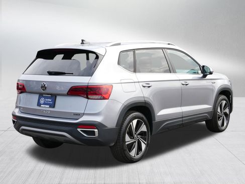 Certified 2024 Volkswagen Taos SE w/ Panoramic Sunroof Package image 7