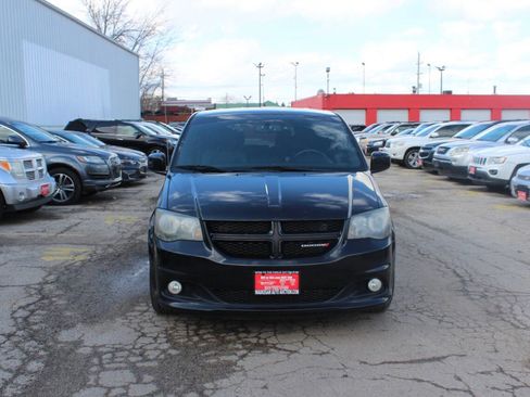 Used 2014 Dodge Grand Caravan SXT image 2