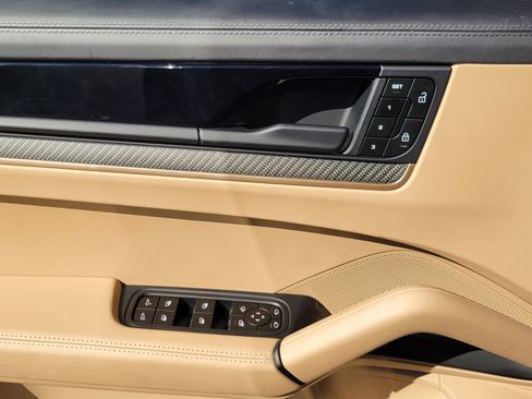 Certified 2024 Porsche Cayenne S AWD/4WD image 24