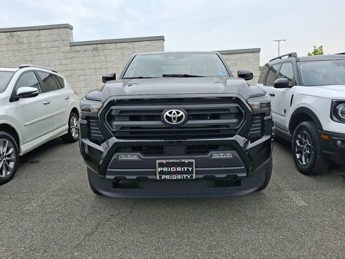 Used 2025 Toyota Tacoma SR5 AWD/4WD image 2