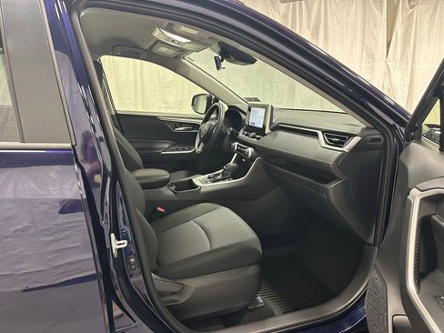 Used 2025 Toyota RAV4 XLE AWD/4WD image 57
