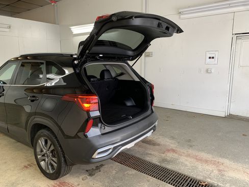 Used 2023 Kia Seltos S image 42