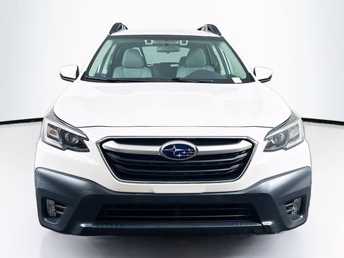 Used 2022 Subaru Outback Premium image 2