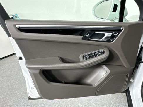 Used 2023 Porsche Macan Base image 20