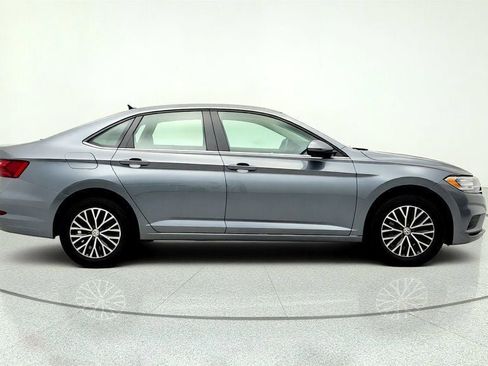 Used 2020 Volkswagen Jetta SE w/ SE Cold Weather Package FWD image 4