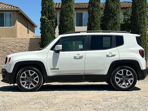 Used 2016 Jeep Renegade Latitude FWD image 7