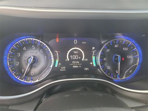 Used 2024 Chrysler Pacifica Touring-L image 30