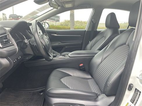 Used 2023 Toyota Camry SE image 18