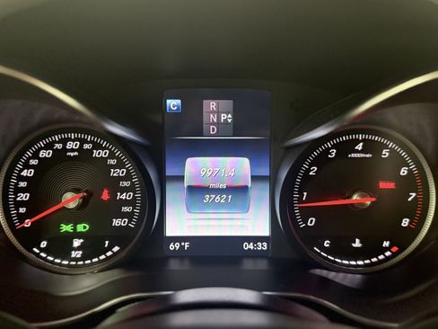 Used 2019 Mercedes-Benz GLC 300 4MATIC image 16