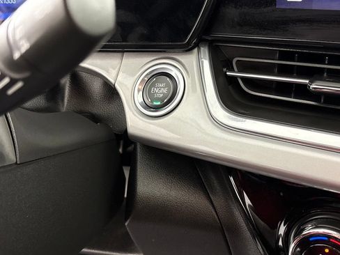 Used 2025 Chevrolet Trax LT w/ LT Convenience Package FWD image 29