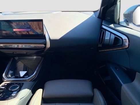 Used 2025 BMW X3 xDrive30i w/ Convenience Package image 19