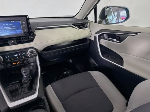 Used 2019 Toyota RAV4 XLE w/ Convenience Package FWD image 25