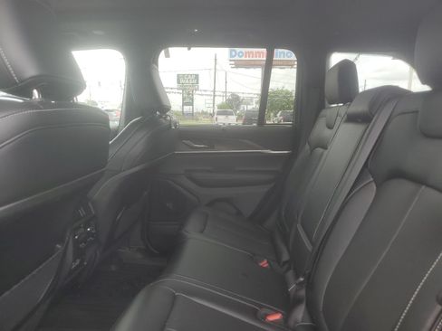 Used 2025 Jeep Grand Cherokee Limited w/ Luxury Tech Group II RWD image 12