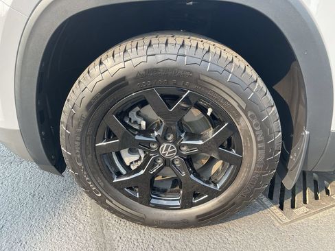 Used 2026 Volkswagen Atlas Peak Edition AWD/4WD image 32