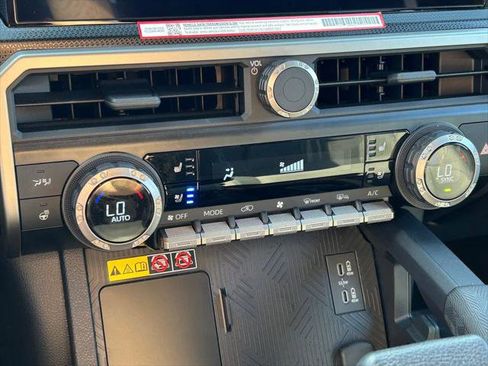 Certified 2025 Toyota 4Runner Limited AWD/4WD image 36