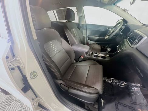 Used 2022 Kia Sportage LX w/ LX FWD Value Edition Package image 30