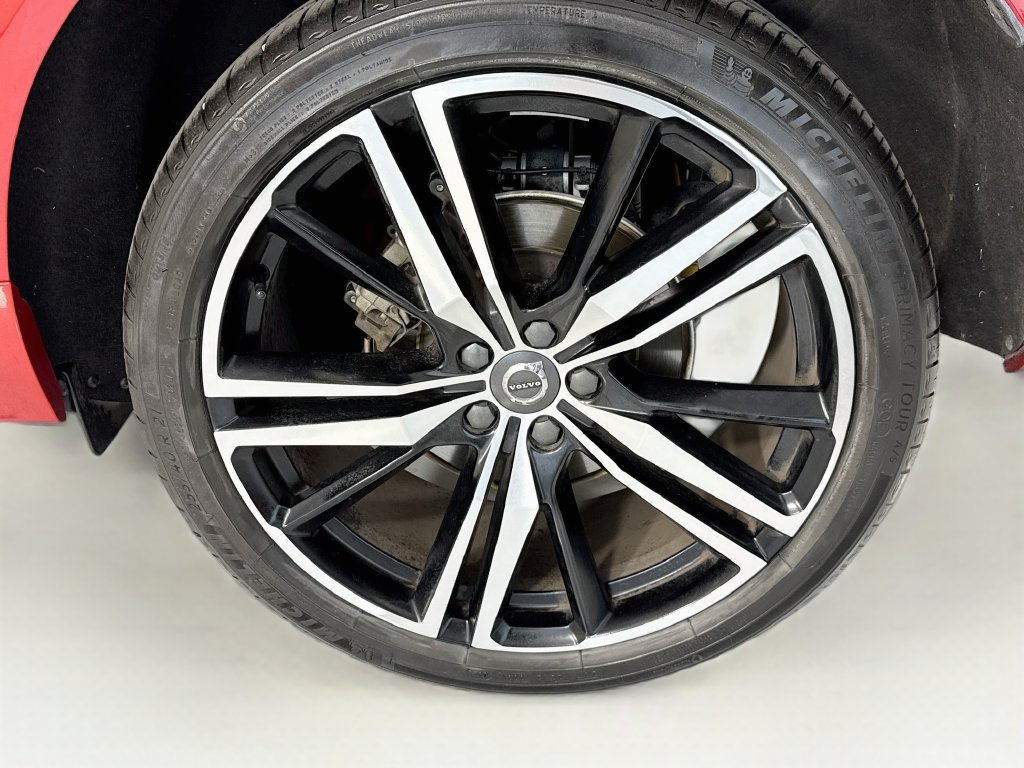 Used 2021 Volvo XC60 T5 R-Design w/ Protection Package Premier AWD/4WD image 31