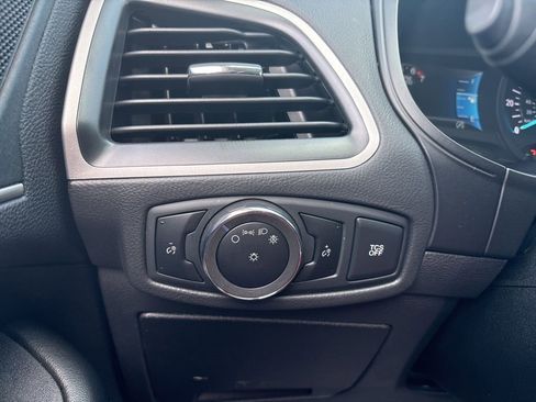 Used 2024 Ford Edge SEL image 33