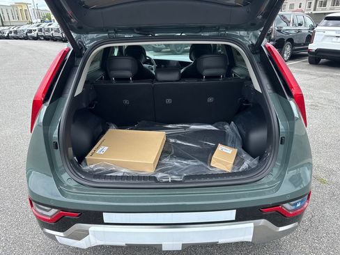 New 2025 Kia Niro SX Touring image 18