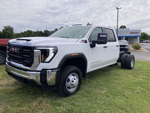 New 2026 GMC Sierra 3500 Pro w/ Convenience Package AWD/4WD image 8