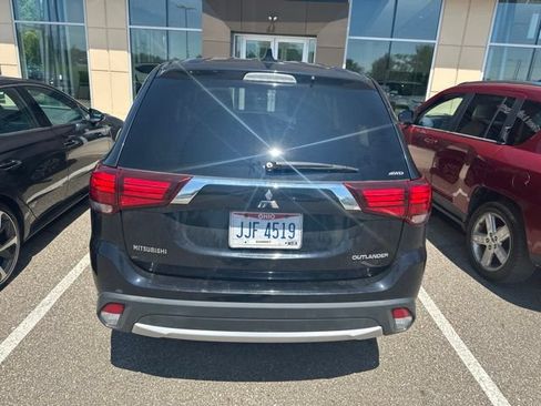 Used 2018 Mitsubishi Outlander AWD image 3