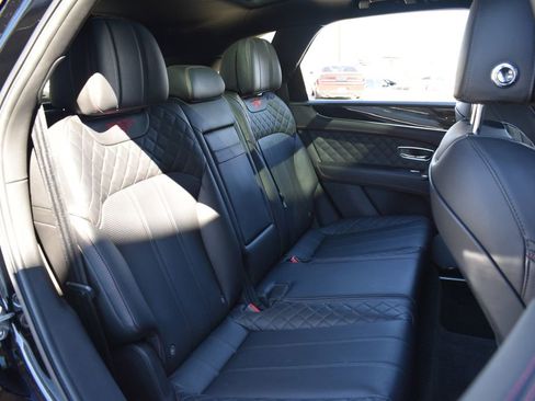 Used 2018 Bentley Bentayga W12 image 30