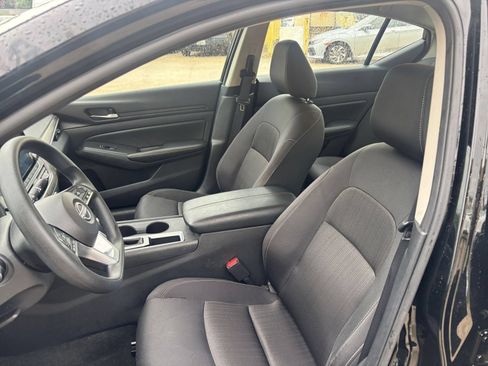 Used 2025 Nissan Altima 2.5 SV FWD image 35