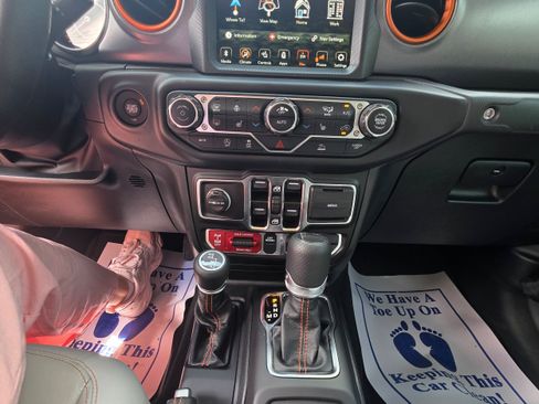 Used 2023 Jeep Gladiator Mojave w/ LED Lighting Group AWD/4WD image 12