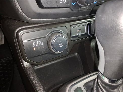 Used 2022 Jeep Renegade Limited image 23