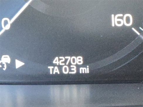 Used 2022 Volvo XC90 T6 Momentum w/ Climate Package image 23