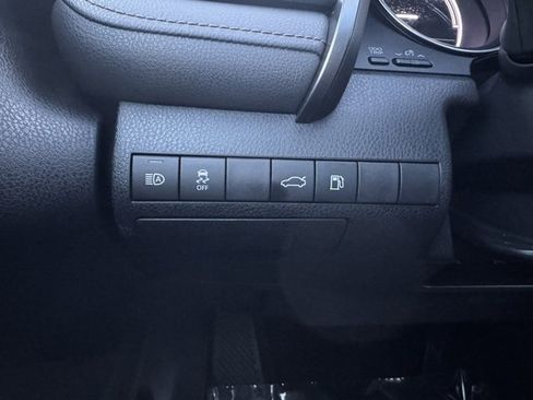 Certified 2018 Toyota Camry LE image 29