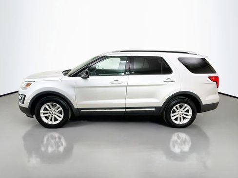 Used 2016 Ford Explorer XLT w/ Equipment Group 201A FWD image 4