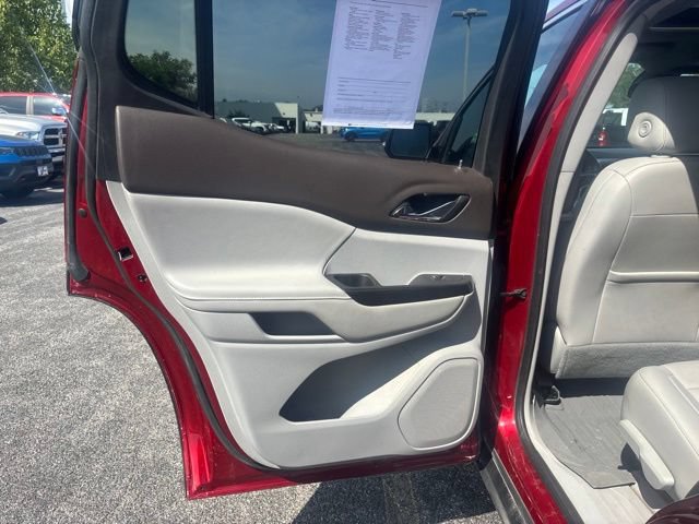 Used 2021 GMC Acadia SLT w/ LPO, Floor Liner Package FWD image 17