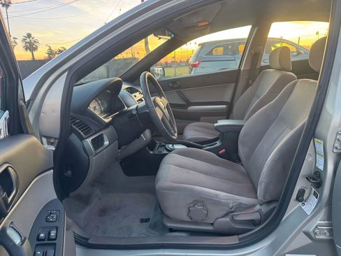 Used 2005 Mitsubishi Galant ES image 16