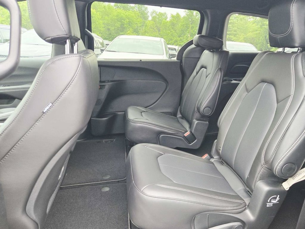 New 2026 Chrysler Pacifica Select w/ S Appearance Package FWD image 15
