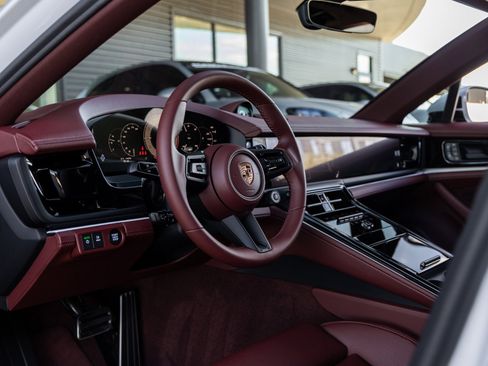 New 2026 Porsche Panamera image 4